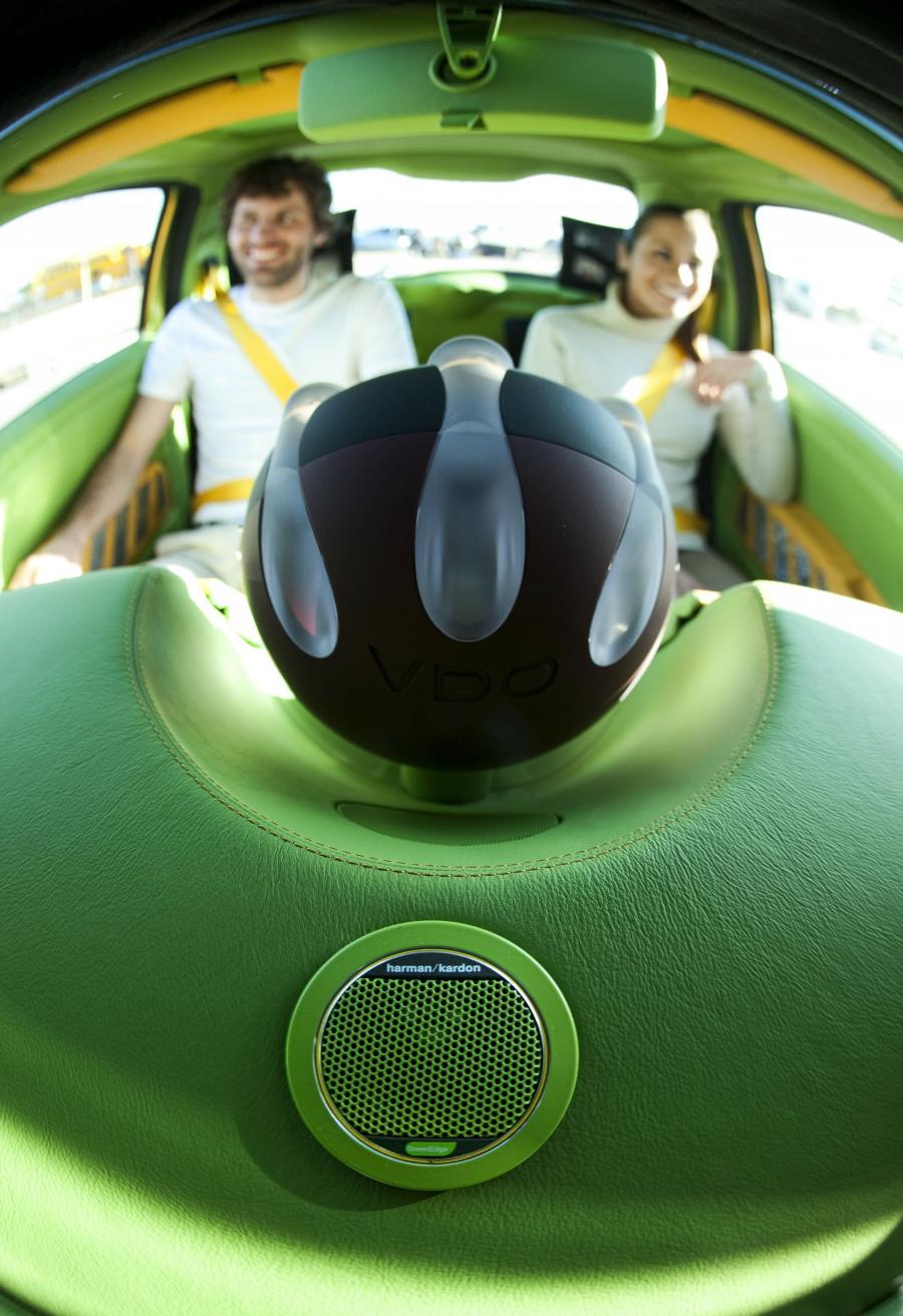 Логотип Rinspeed UC? 2010 года  (фото 15 из 68)